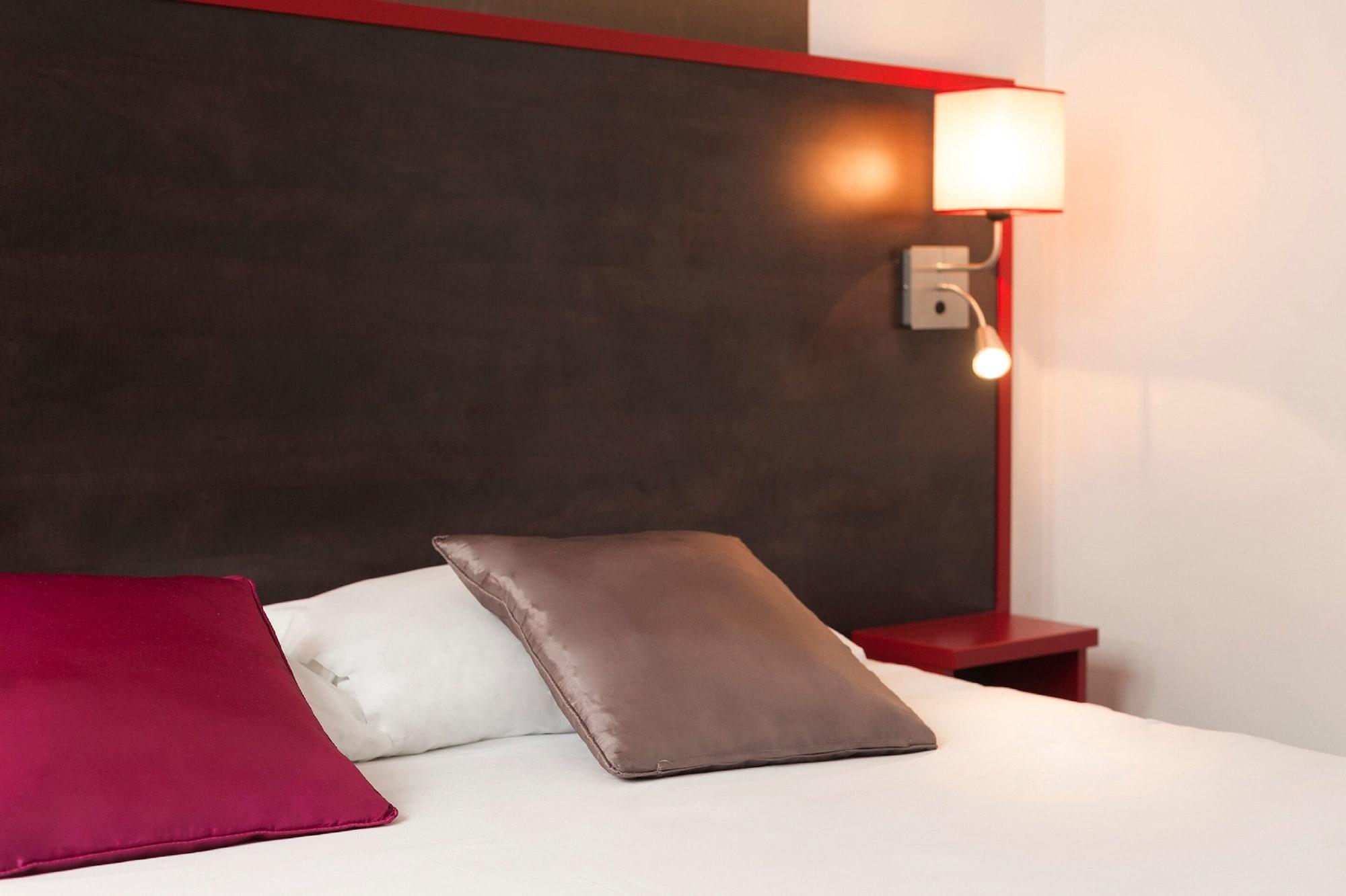 The Originals City, Hotel Le Cheval Rouge, Tours Ouest วิลองดรี ภายนอก รูปภาพ